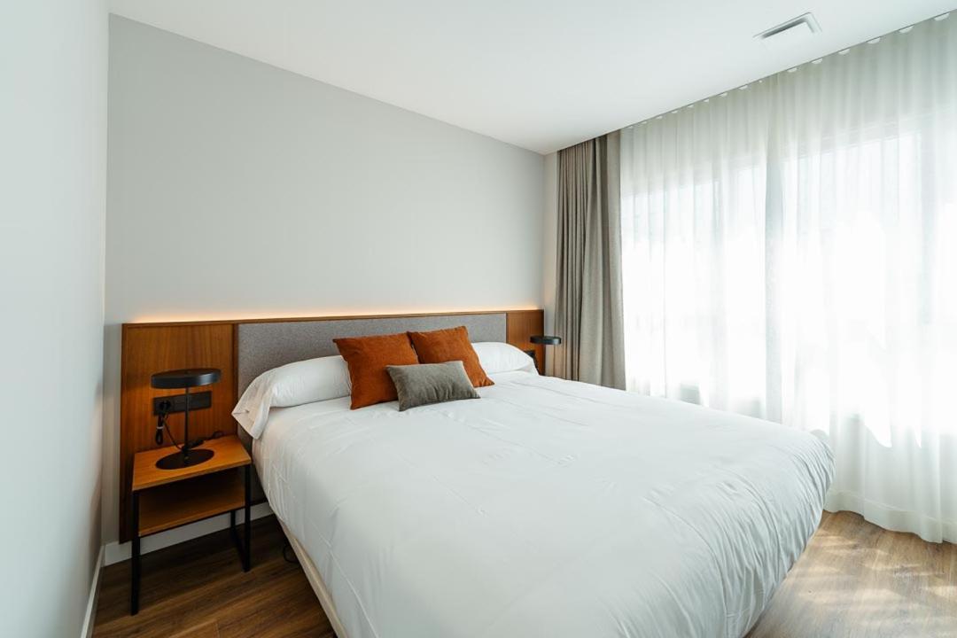 Apartamentos 2H Living Леон Екстериор снимка